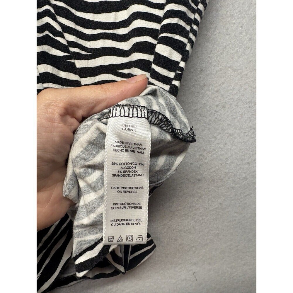 Michael Kors Women’s Medium Signature Zebra Print T Shirt V-neck *flaw* - Picture 5 of 6